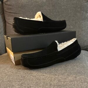 UGG Men’s Ascot Slippers, Black/Size 8